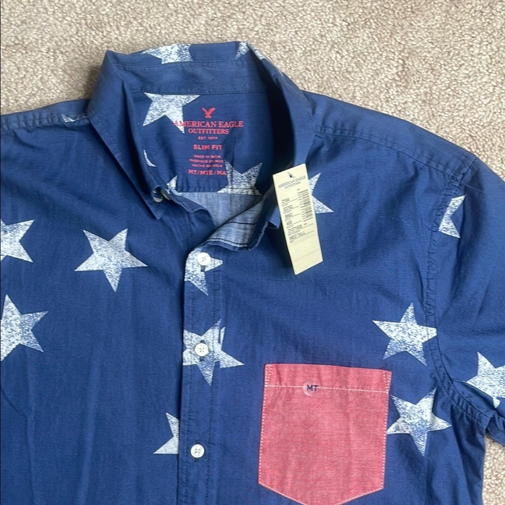 NWT American Eagle Outfitters Blue and Red Casual Button Down Shirt (Size: MT) - Picture 2 of 3